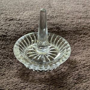 Crystal ring holder